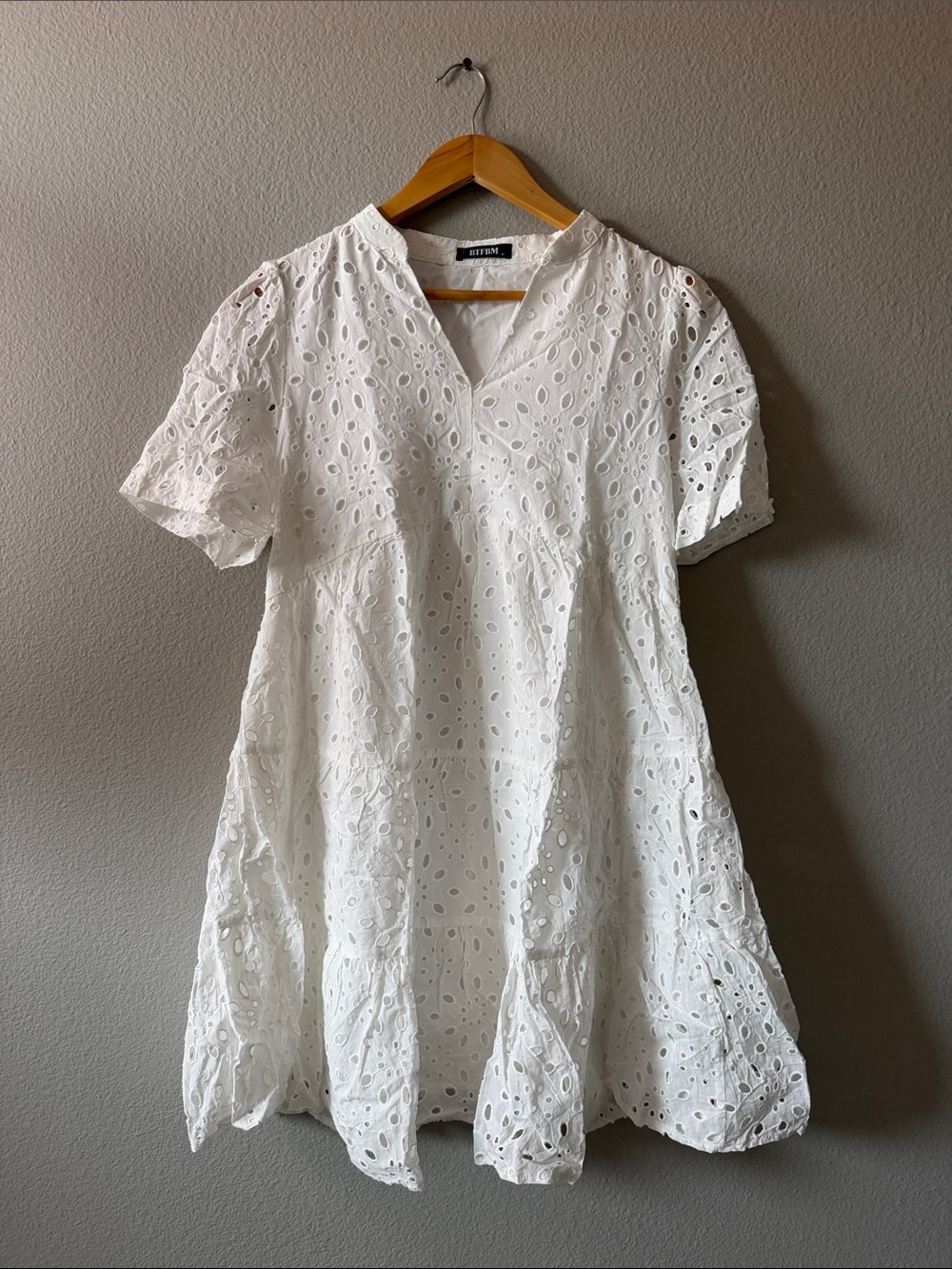 Size M BTFBM Women White Eyelet V‑Neck Tiered Summer Dress